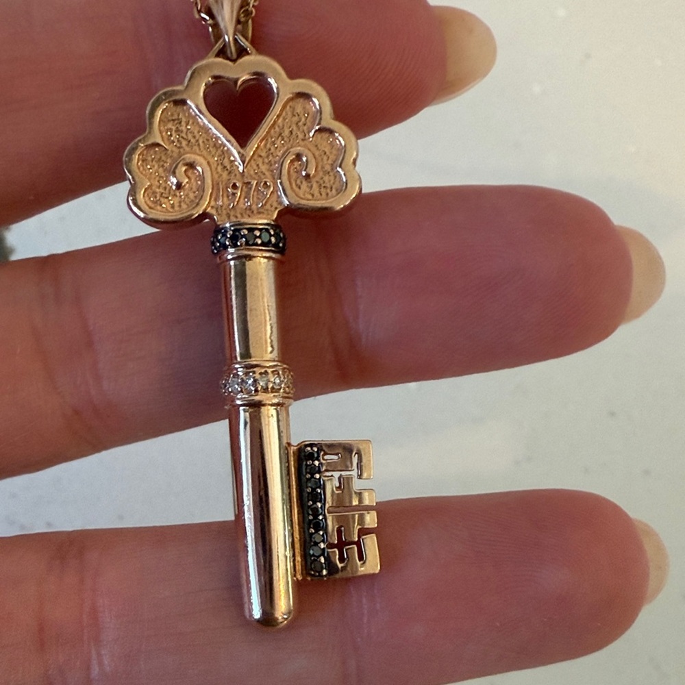 EFFY 14k rose gold key necklace almost 9 grams